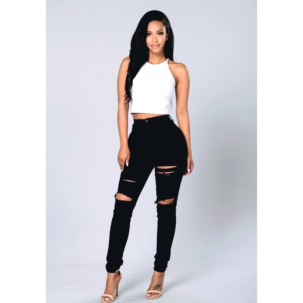 🚨SOLD🚨High Waisted Distressed Jeans.